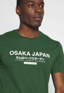 Pier One OSAKA TEE - T-Shirt Print - Green -Pier One Store 4b25f2d9cd2c4d1e9f57db52739f0ca1