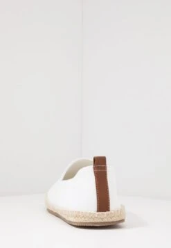 Pier One RENA ESPADRILLE UNISEX - Espadrille - White -Pier One Store 4f1c7dae0cbb47efaca02a71fb79d125