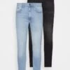 Pier One 2 PACK - Jeans Skinny Fit - Light Blue/black -Pier One Store 744b89c1ac6d4b31aed9ac3336ccd67b