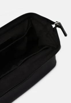 Pier One Kosmetiktasche - 802 - Black 10 Pier One Kosmetiktasche - 802 - Black -Pier One Store 7aa537de0d9045aaa803a044e8f7ffbf