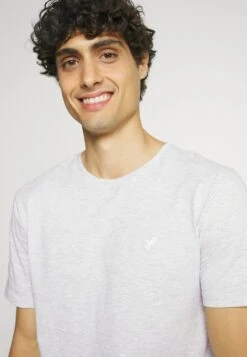 Pier One 5 PACK - T-Shirt Basic - Light Grey - 101_white - 001_green - 602 13 Pier One 5 PACK - T-Shirt Basic - Light Grey - 101_white - 001_green - 602 -Pier One Store bfc88b4fb0af436ea6df397e7b3e9a49