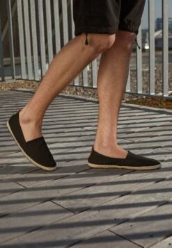 Pier One RENA ESPADRILLE UNISEX - Espadrille - Black -Pier One Store cb806f944ebf47a1be125d225ca7178e