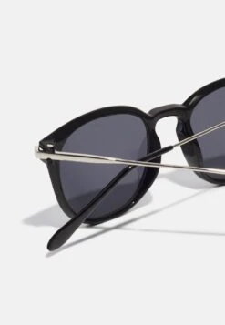 Pier One Sonnenbrille - Black 10 Pier One Sonnenbrille - Black -Pier One Store e1238979fc144555bfd451a98b4e6bbf