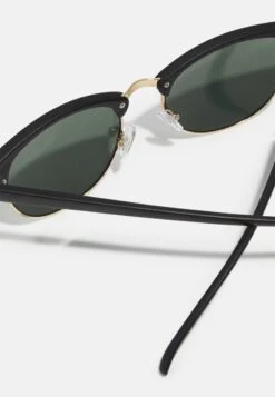 Pier One UNISEX - Sonnenbrille - Black/green -Pier One Store e1f96fdeaeb540b5afa394ab48bca716