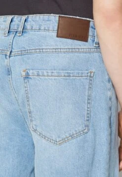 Pier One DISTRESS ON KNEES - Jeans Relaxed Fit - Light Blue Denim -Pier One Store ef0878bf5af4400aa54a42825fa794da