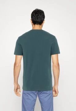 Pier One T-Shirt Basic - White/off-white/lilac 10 Pier One T-Shirt Basic - White/off-white/lilac -Pier One Store fb9e5f19fa1d4182b7db953af443e00b